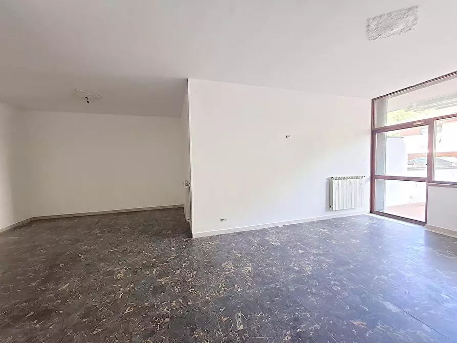 Immagine 11 di Appartamento in vendita  a Carrara