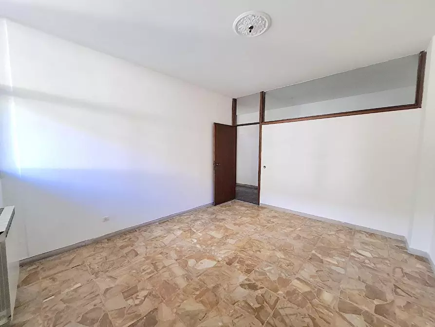 Immagine 17 di Appartamento in vendita  a Carrara