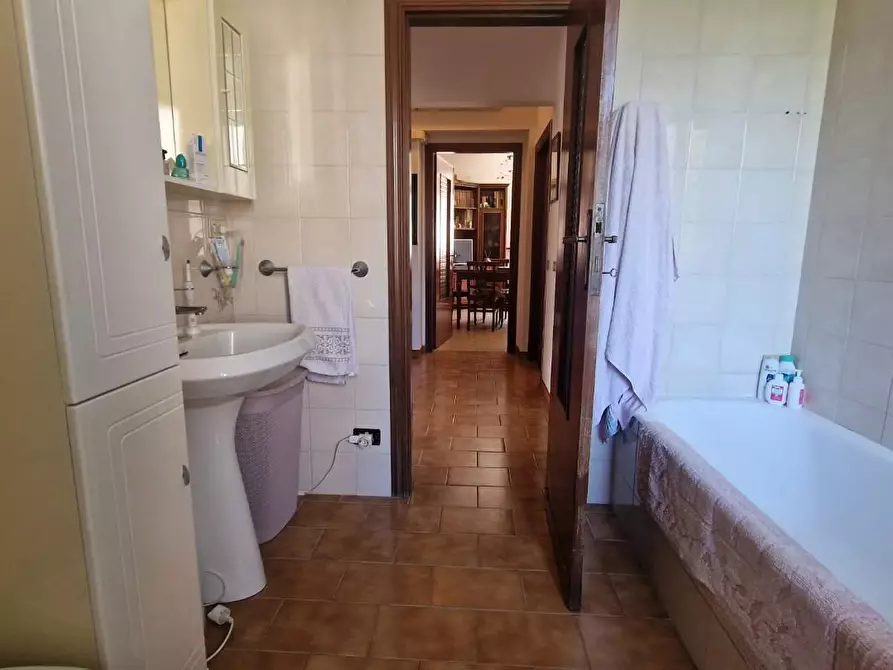 Immagine 2 di Appartamento in vendita  a Carrara
