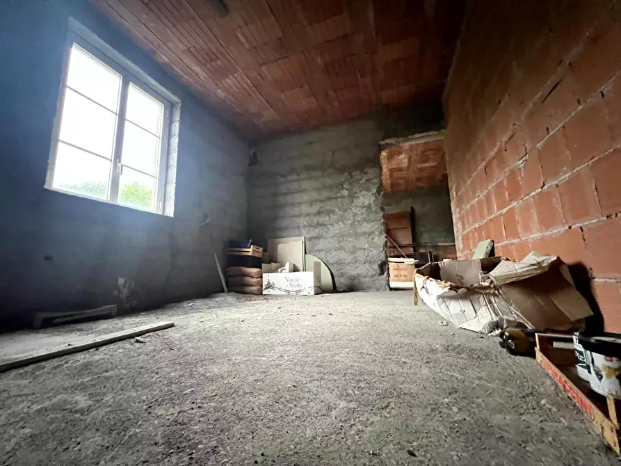 Immagine 3 di Magazzino in vendita  a Borgo A Mozzano