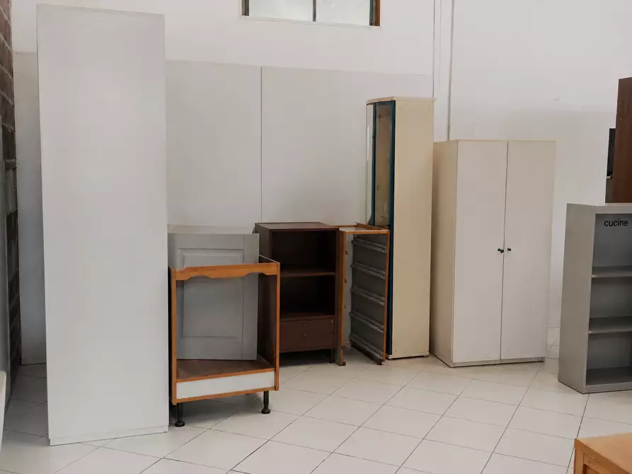 Immagine 2 di Laboratorio in vendita  a Terricciola
