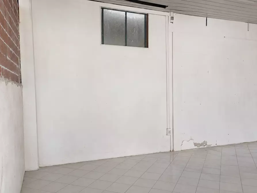 Immagine 5 di Laboratorio in vendita  a Terricciola