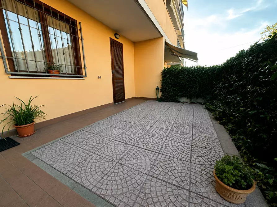Immagine 1 di Appartamento in vendita  a Viareggio