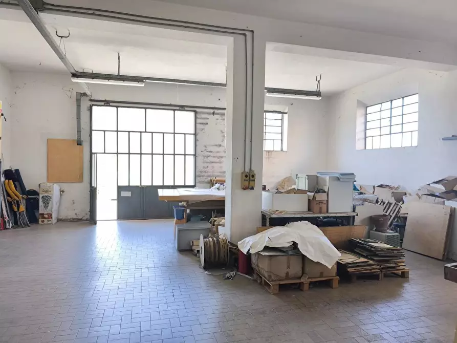 Immagine 1 di Attività artigianale in vendita  a Peccioli