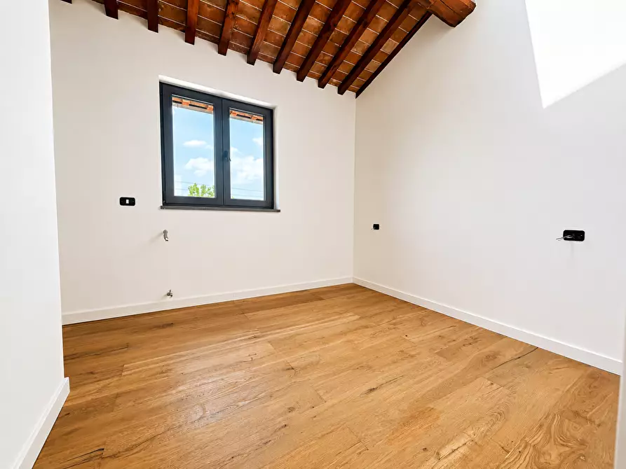Immagine 13 di Villetta a schiera in vendita  a Cascina