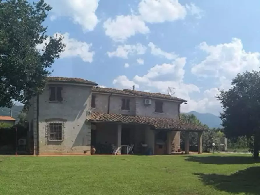 Immagine 1 di Casa colonica in vendita  a Pietrasanta