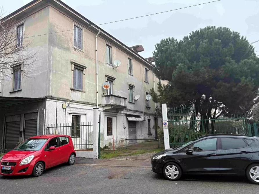 Immagine 1 di Negozio in vendita  a Monza