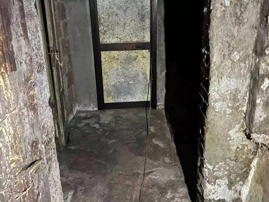 Immagine 10 di Negozio in vendita  a Monza