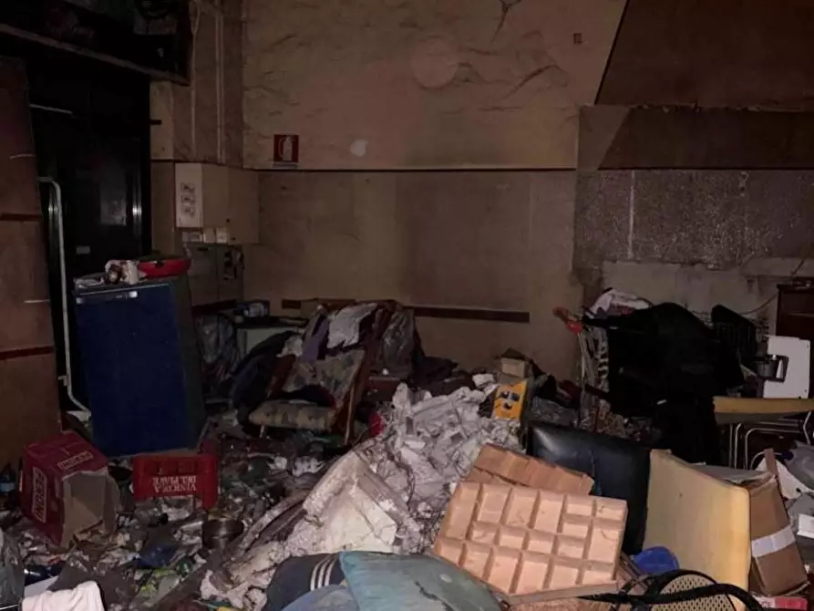 Immagine 6 di Negozio in vendita  a Monza