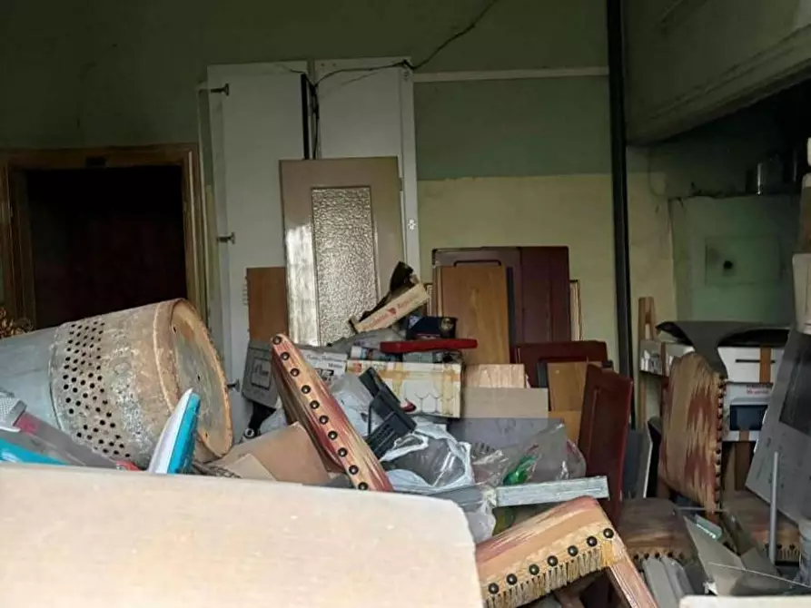 Immagine 8 di Negozio in vendita  a Monza