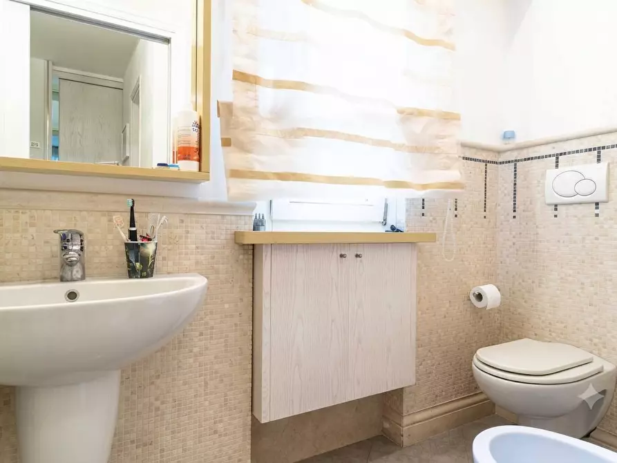 Immagine 8 di Villa in vendita  a Livorno
