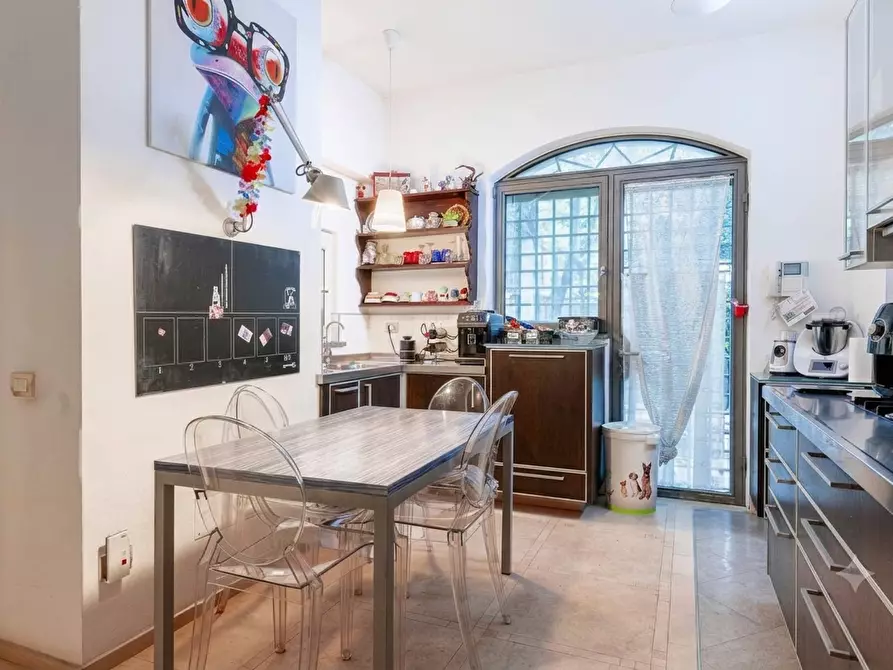 Immagine 7 di Villa in vendita  a Livorno