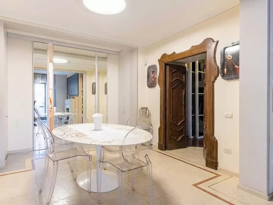 Immagine 6 di Villa in vendita  a Livorno