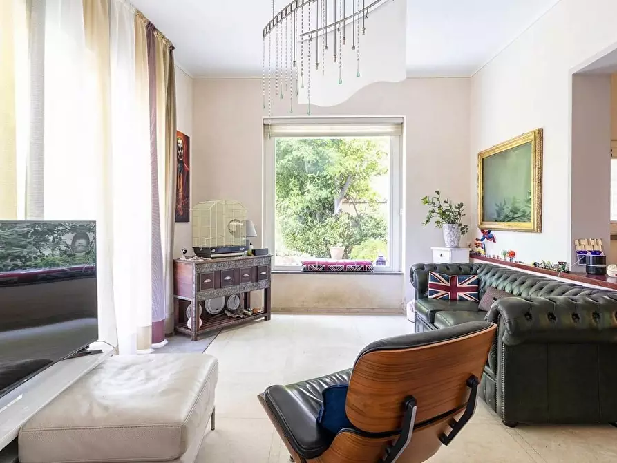 Immagine 5 di Villa in vendita  a Livorno