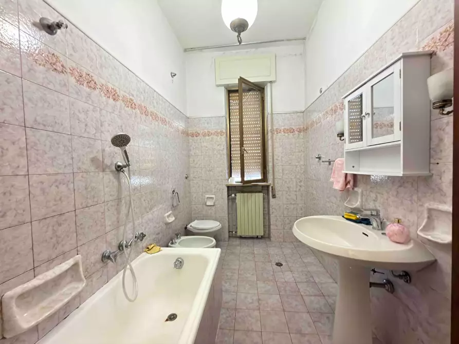 Immagine 17 di Villa in affitto  a Lucca
