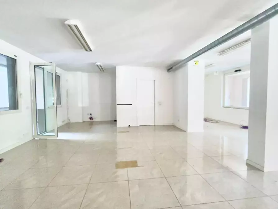 Immagine 7 di Locale commerciale in vendita  a Empoli