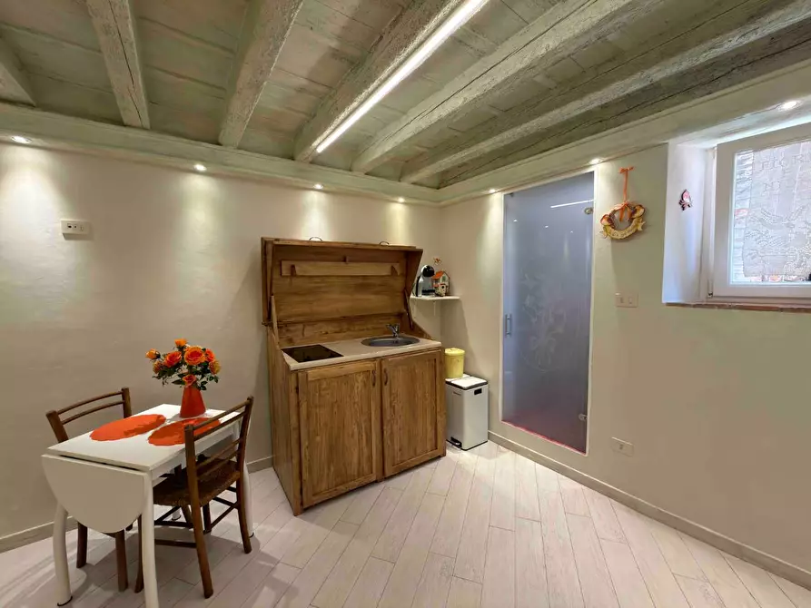Immagine 3 di Appartamento in vendita  a Lucca