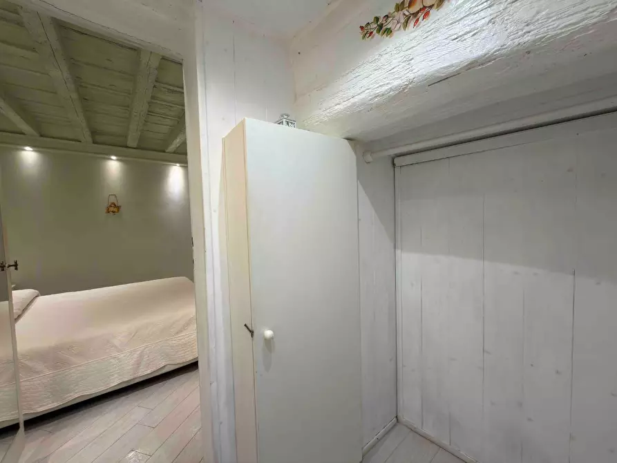 Immagine 7 di Appartamento in vendita  a Lucca