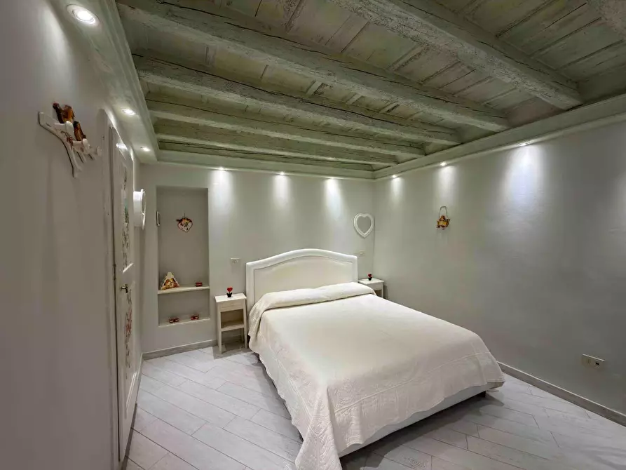 Immagine 6 di Appartamento in vendita  a Lucca