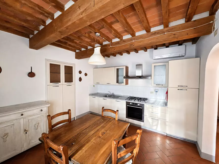 Immagine 5 di Appartamento in affitto  a Lucca