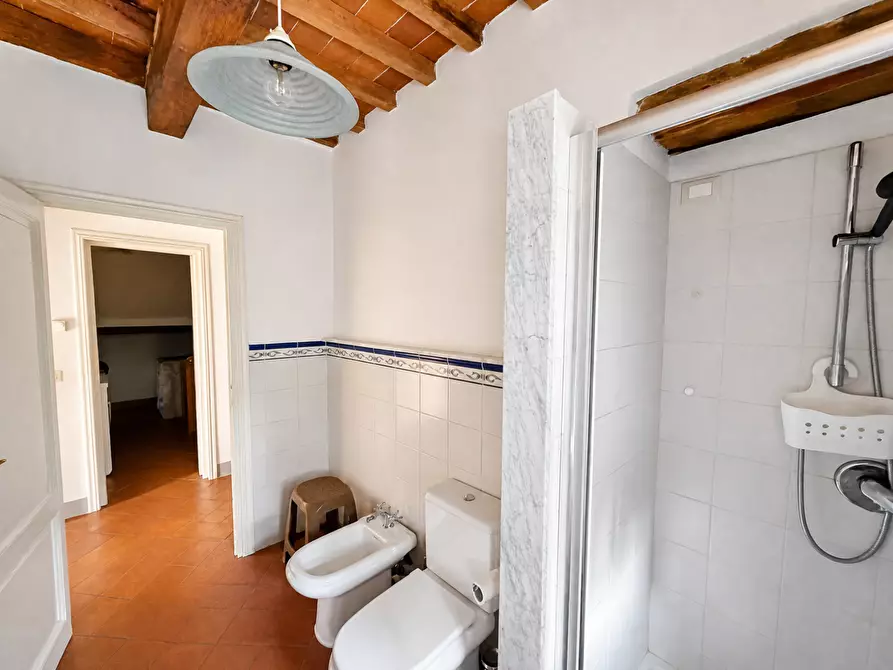 Immagine 18 di Appartamento in affitto  a Lucca