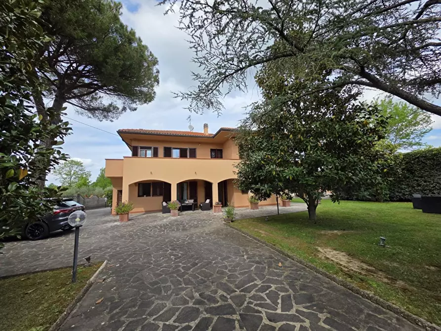 Immagine 2 di Villa in vendita  a Crespina Lorenzana