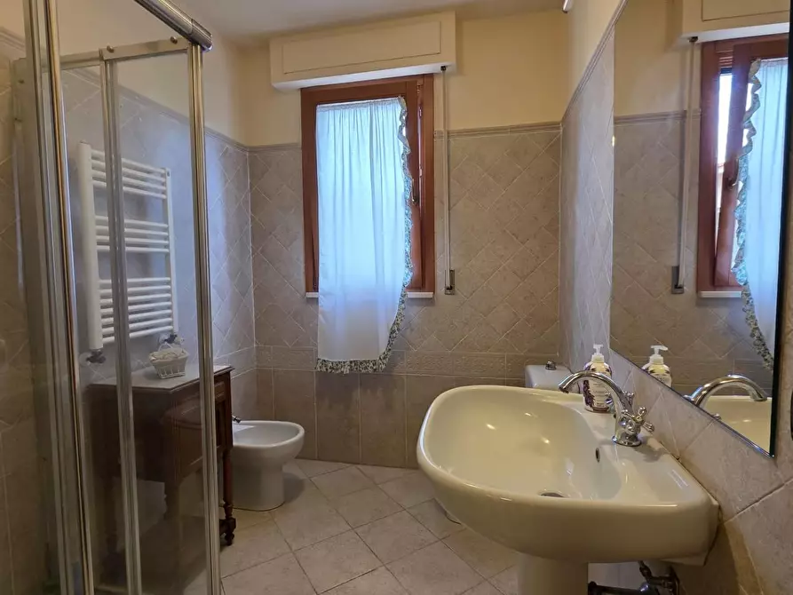 Immagine 36 di Villa in vendita  a Crespina Lorenzana