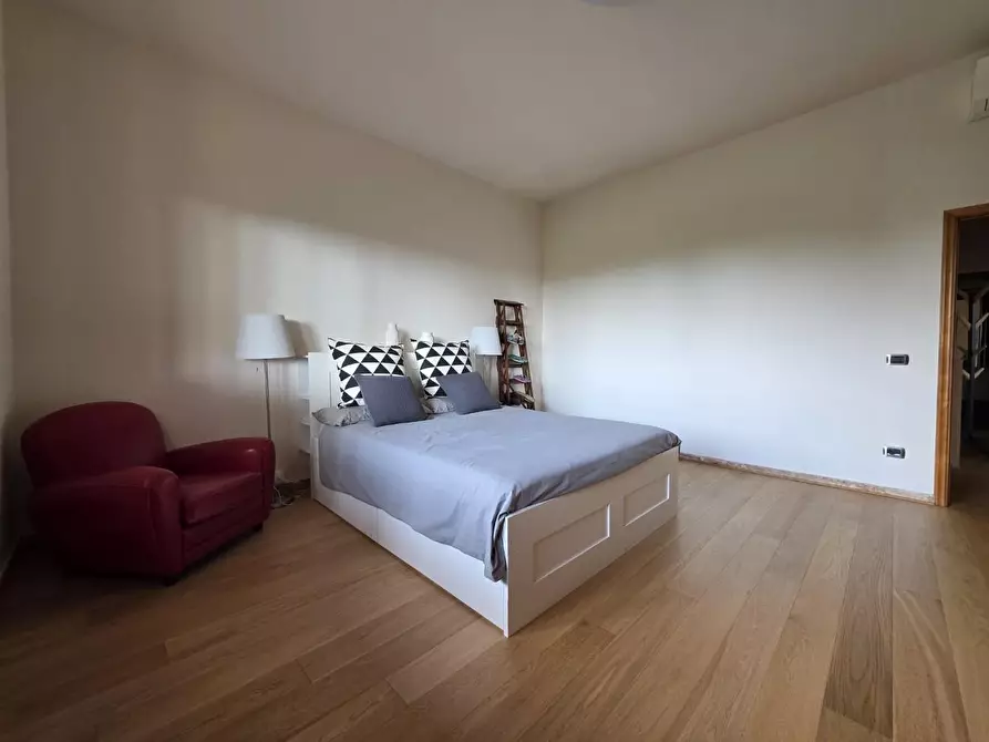 Immagine 24 di Villa in vendita  a Crespina Lorenzana