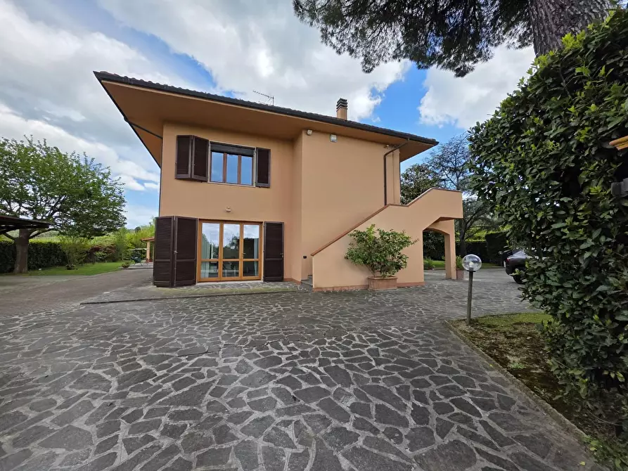 Immagine 4 di Villa in vendita  a Crespina Lorenzana