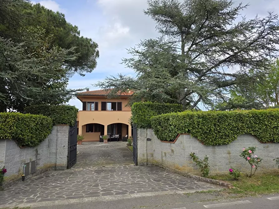 Immagine 1 di Villa in vendita  a Crespina Lorenzana