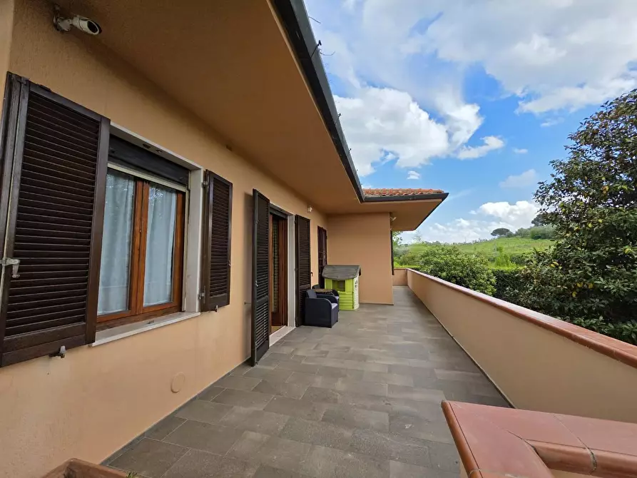 Immagine 10 di Villa in vendita  a Crespina Lorenzana