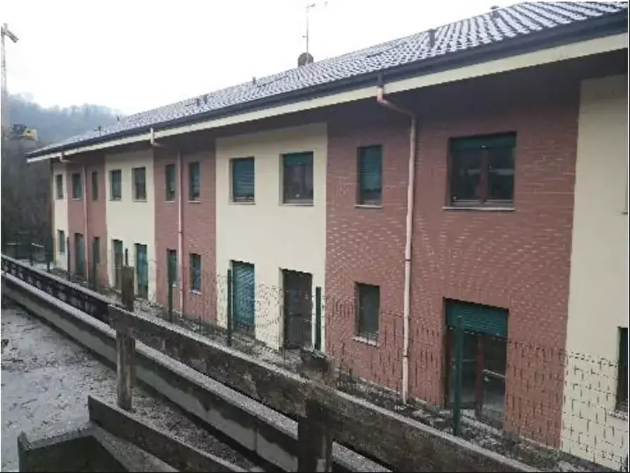 Immagine 1 di Palazzo in vendita  a Castiglione Torinese
