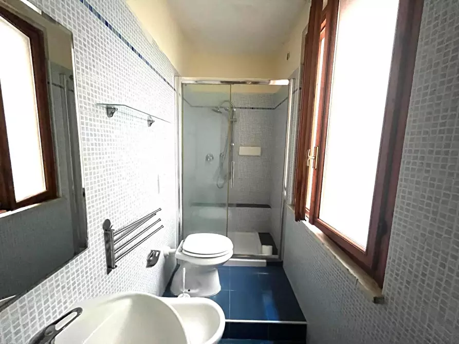 Immagine 8 di Appartamento in vendita  a Livorno