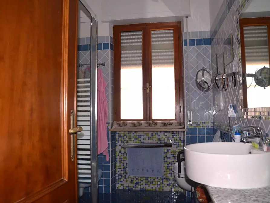 Immagine 11 di Casa bifamiliare in vendita  a Vecchiano