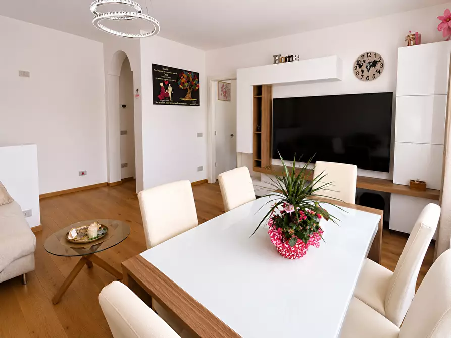 Immagine 2 di Appartamento in vendita  a Cascina
