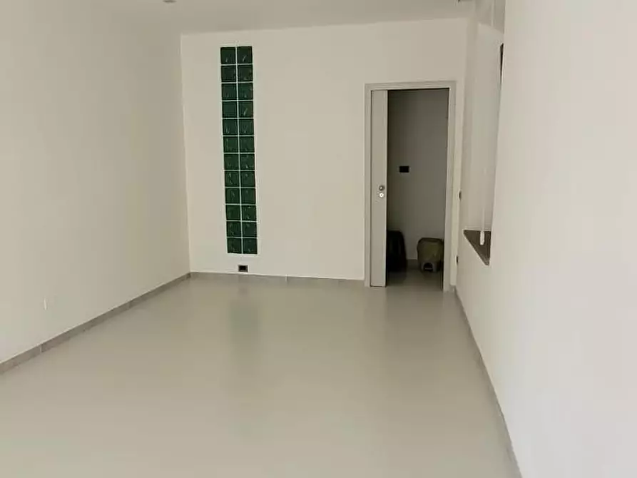 Immagine 6 di Locale commerciale in affitto  a San Giuliano Terme