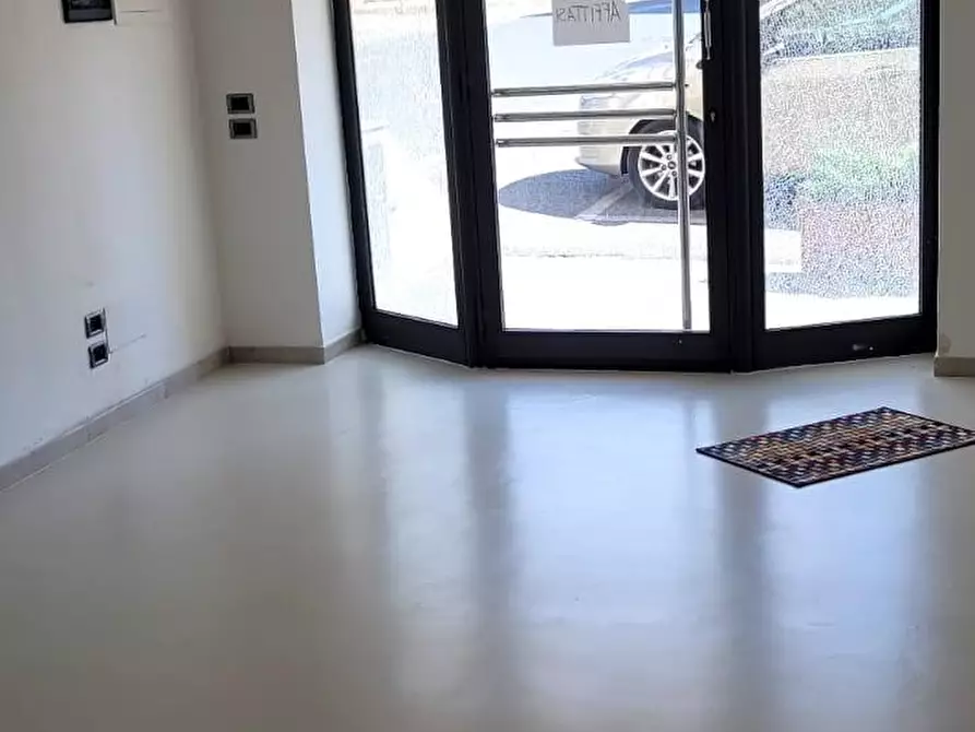 Immagine 2 di Locale commerciale in affitto  a San Giuliano Terme