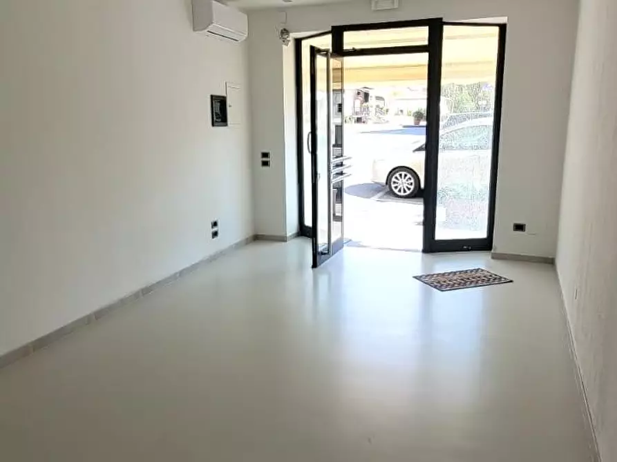 Immagine 4 di Locale commerciale in affitto  a San Giuliano Terme