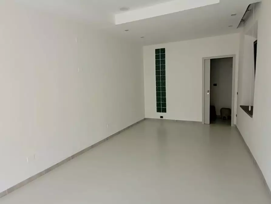 Immagine 3 di Locale commerciale in affitto  a San Giuliano Terme