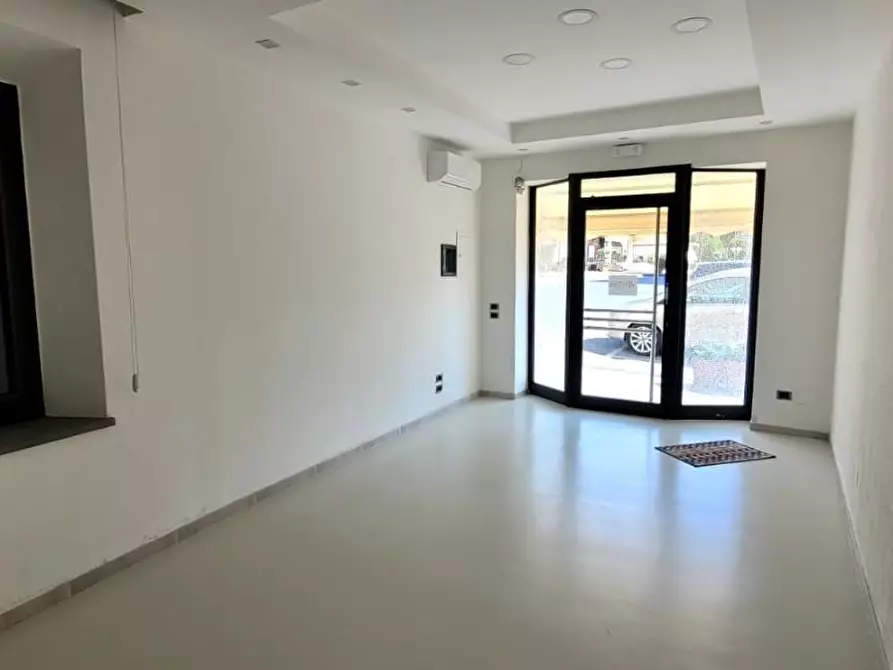 Immagine 1 di Locale commerciale in affitto  a San Giuliano Terme