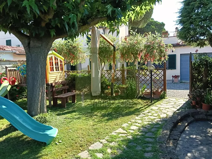 Immagine 30 di Villetta a schiera in vendita  a Livorno