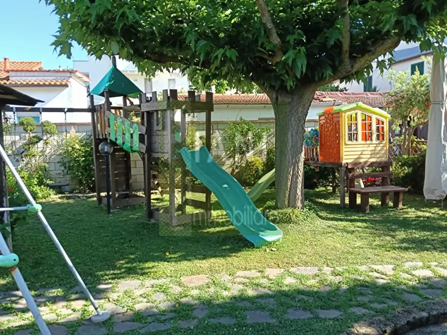 Immagine 1 di Villetta a schiera in vendita  a Livorno