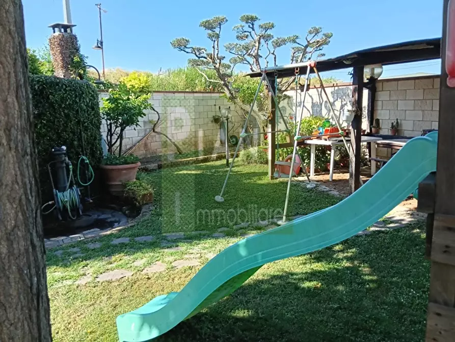 Immagine 29 di Villetta a schiera in vendita  a Livorno
