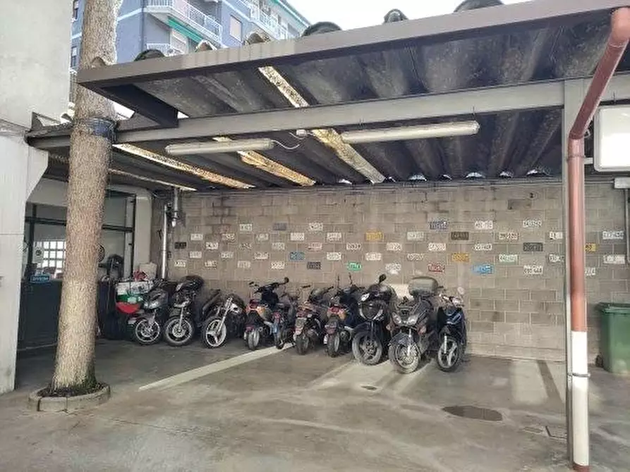 Immagine 3 di Attività artigianale in vendita  a Desio
