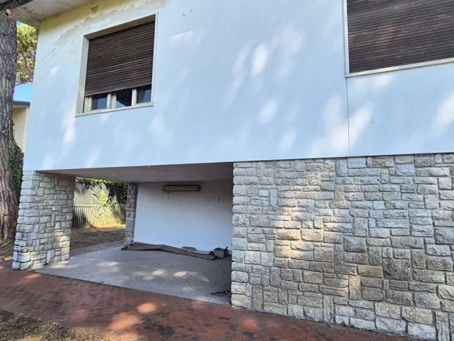 Immagine 8 di Villa in vendita  a Camaiore