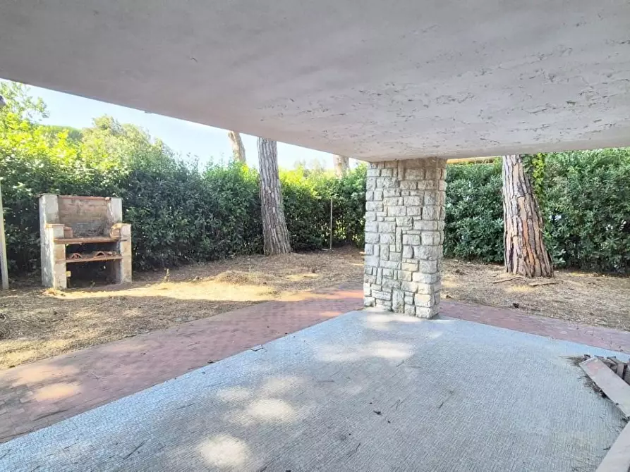 Immagine 10 di Villa in vendita  a Camaiore