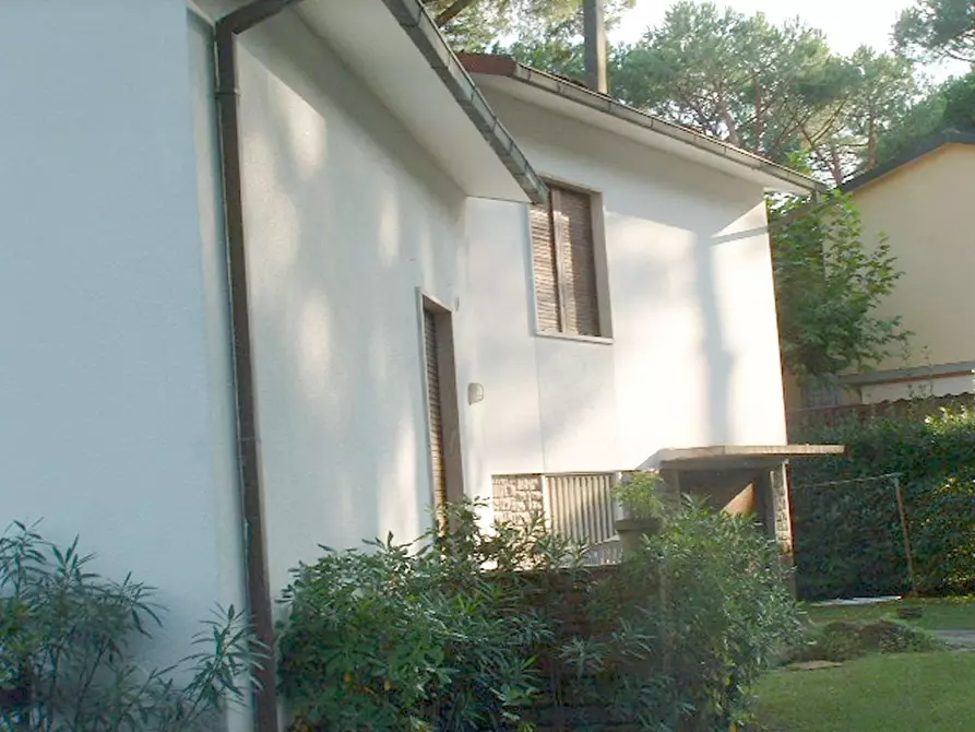 Immagine 12 di Villa in vendita  a Camaiore