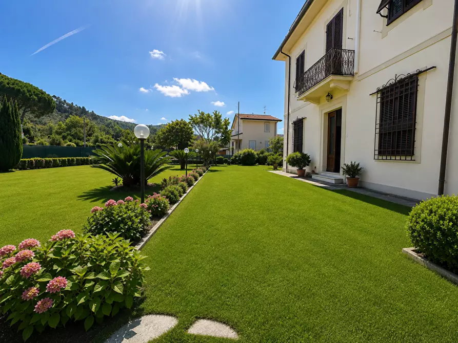 Immagine 1 di Appartamento in vendita  a Camaiore