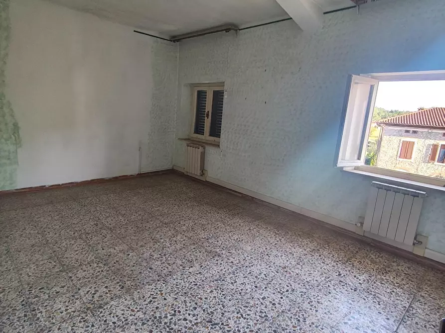 Immagine 12 di Appartamento in vendita  a Lucca