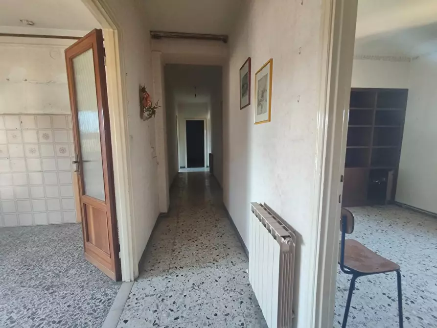 Immagine 18 di Appartamento in vendita  a Lucca